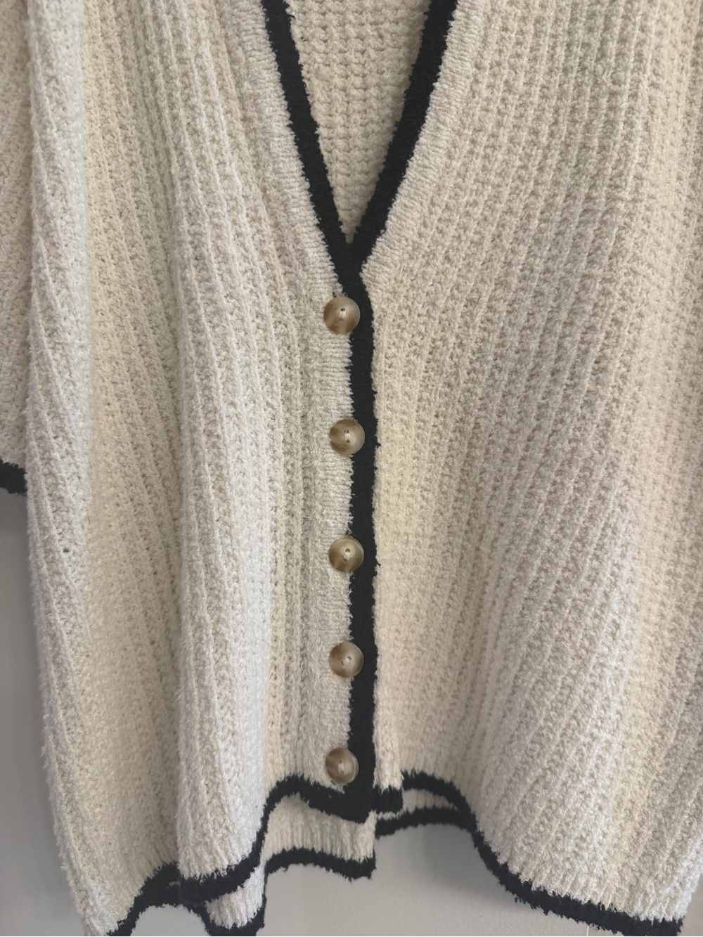 Abercrombie & Fitch Cream Cardigan with Black Trim - Picture 4 of 5